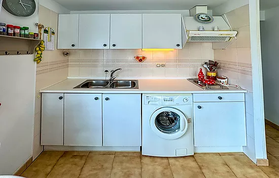 Appartement à vendre à Roses à 200 mètres de la mer avec parking privé