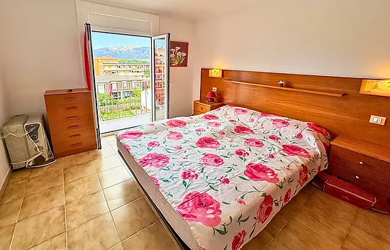 Appartement à vendre à Roses à 200 mètres de la mer avec parking privé