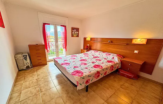 Appartement à vendre à Roses à 200 mètres de la mer avec parking privé