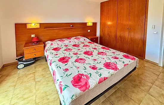 Appartement à vendre à Roses à 200 mètres de la mer avec parking privé