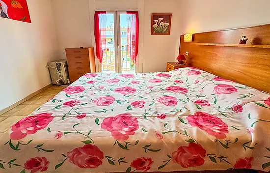 Appartement à vendre à Roses à 200 mètres de la mer avec parking privé