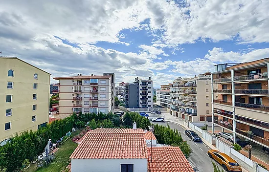 Appartement à vendre à Roses à 200 mètres de la mer avec parking privé