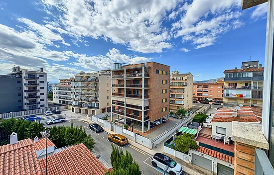Appartement à vendre à Roses à 200 mètres de la mer avec parking privé