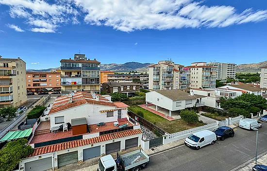 Appartement à vendre à Roses à 200 mètres de la mer avec parking privé