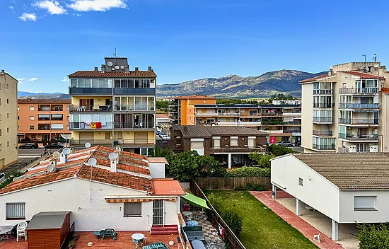 Appartement à vendre à Roses à 200 mètres de la mer avec parking privé