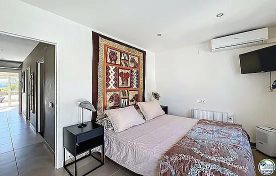 Maison rénovée plein sud avec piscine et amarre sur canal large à Empuriabrava