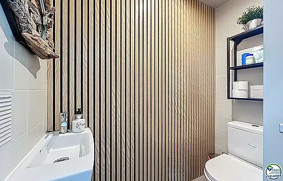 Maison rénovée plein sud avec piscine et amarre sur canal large à Empuriabrava