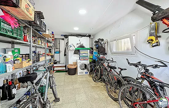 Maison rénovée plein sud avec piscine et amarre sur canal large à Empuriabrava