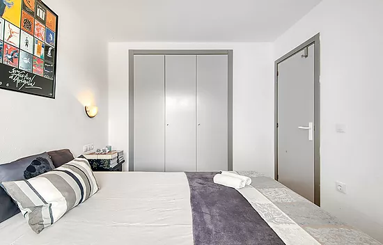 Appartement confortable avec piscine commune et terrasse dans un cadre paisible