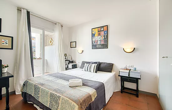 Appartement confortable avec piscine commune et terrasse dans un cadre paisible