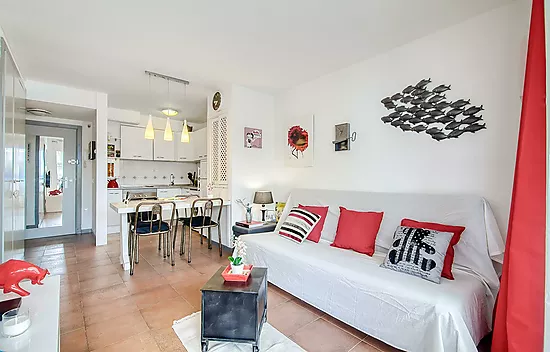 Appartement confortable avec piscine commune et terrasse dans un cadre paisible