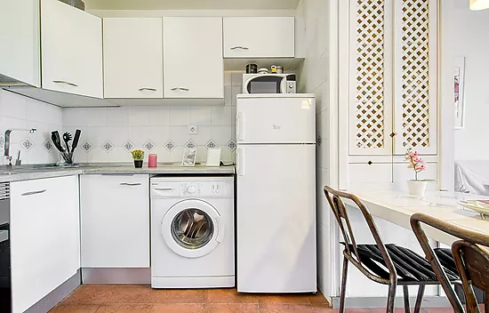 Appartement confortable avec piscine commune et terrasse dans un cadre paisible