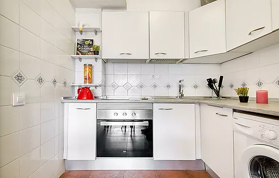 Appartement confortable avec piscine commune et terrasse dans un cadre paisible