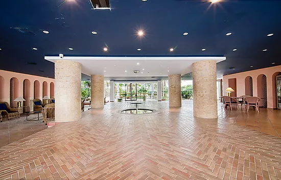 Appartement confortable avec piscine commune et terrasse dans un cadre paisible