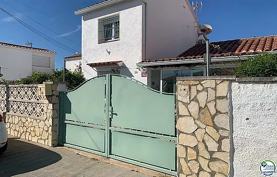 Beautiful 3 bedroom house with garden in Santa Margarita-Roses