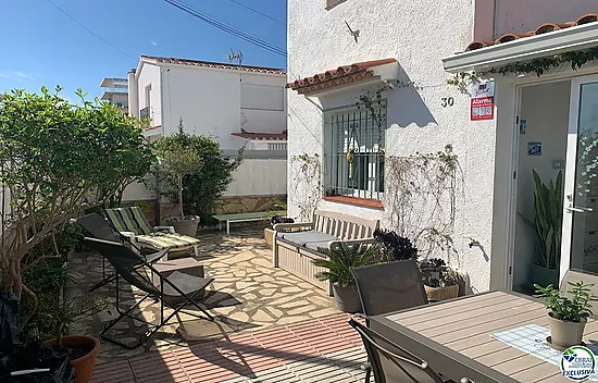 Beautiful 3 bedroom house with garden in Santa Margarita-Roses