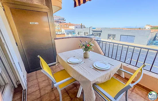 Apartment with terrace, parking and views to the canal · 250 m from Santa Margarita beach · Roses