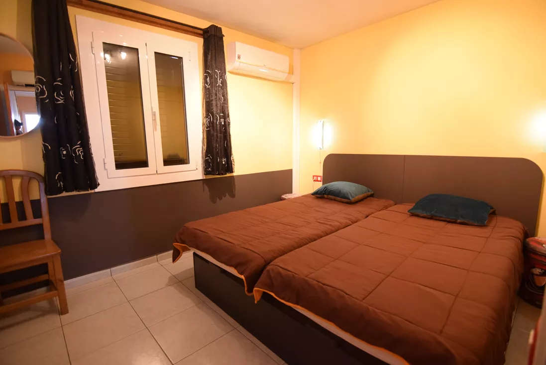 Fisherman’s house with mooring and tourist license in Empuriabrava