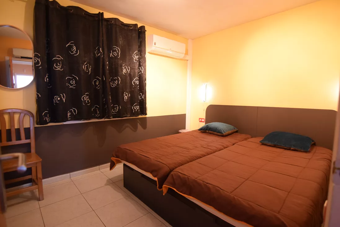 Fisherman’s house with mooring and tourist license in Empuriabrava