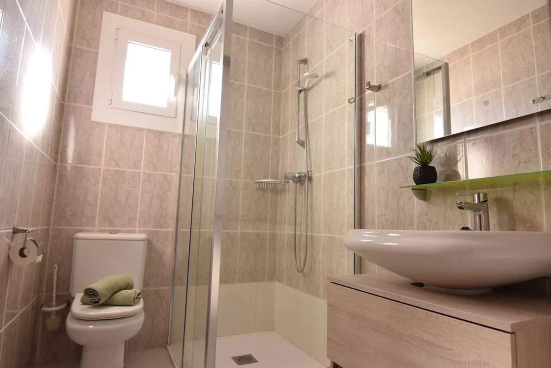 Fisherman’s house with mooring and tourist license in Empuriabrava