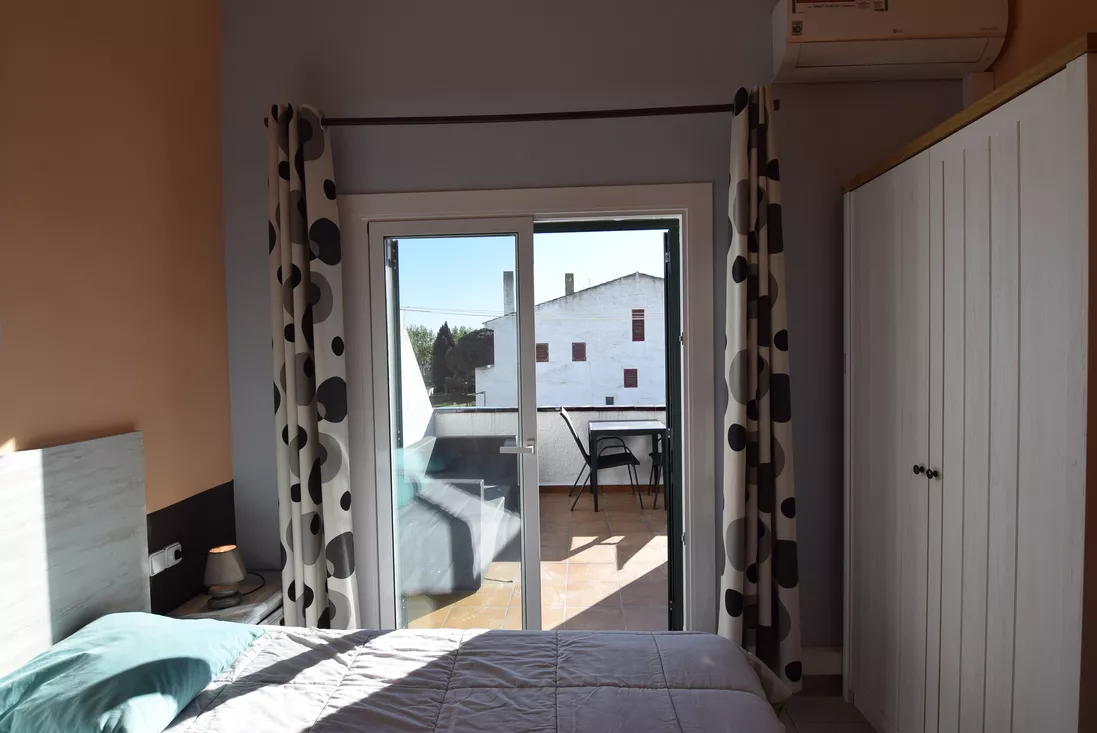 Fisherman’s house with mooring and tourist license in Empuriabrava