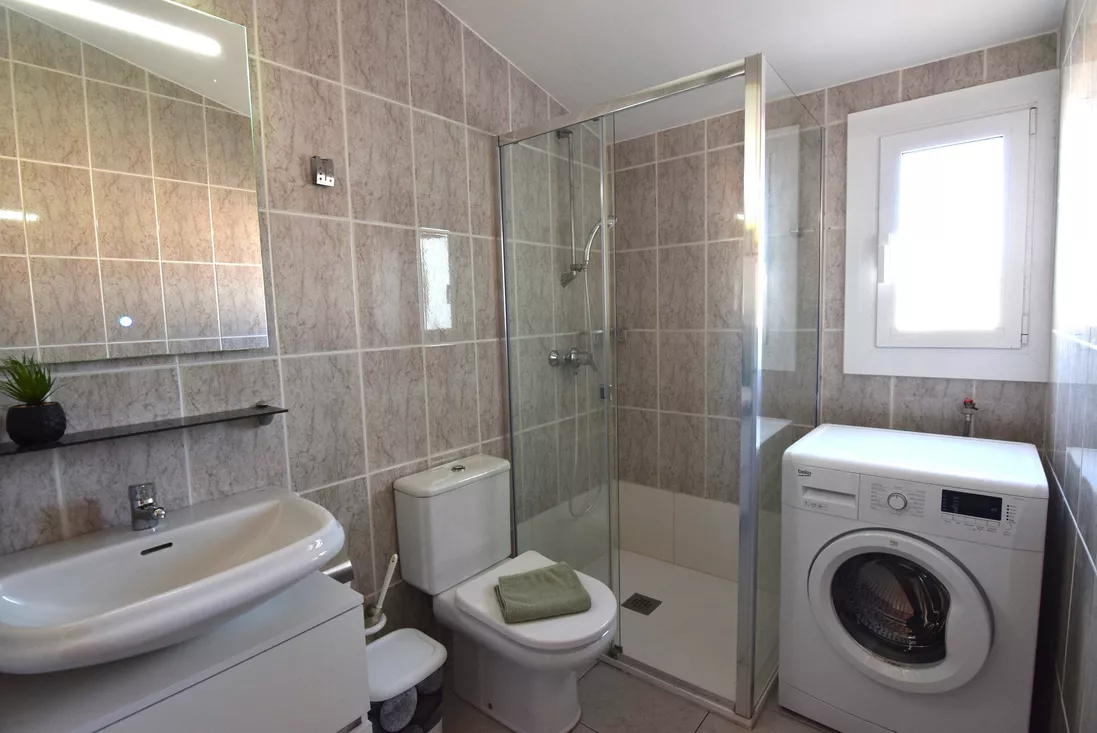 Fisherman’s house with mooring and tourist license in Empuriabrava