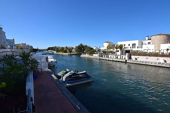Maison de pêcheur avec amarre et licence touristique à Empuriabrava