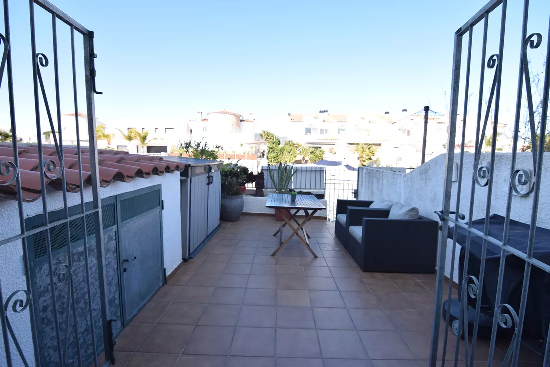 Fisherman’s house with mooring and tourist license in Empuriabrava