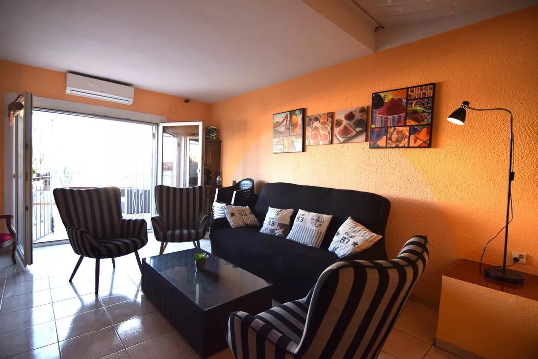 Fisherman’s house with mooring and tourist license in Empuriabrava