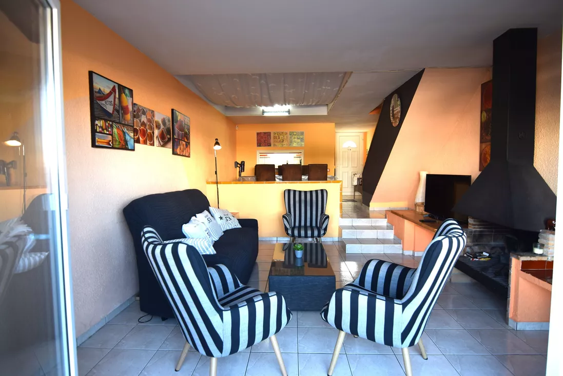 Fisherman’s house with mooring and tourist license in Empuriabrava