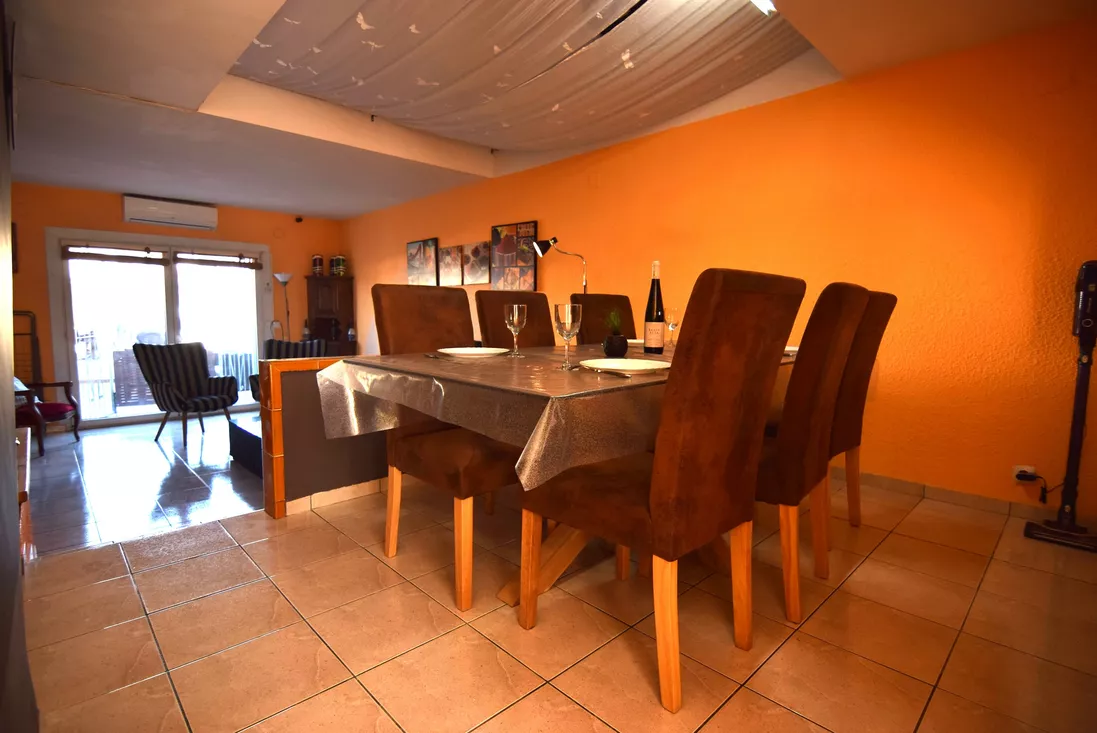 Fisherman’s house with mooring and tourist license in Empuriabrava