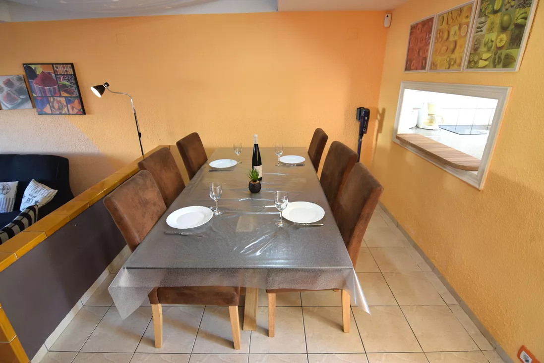 Fisherman’s house with mooring and tourist license in Empuriabrava