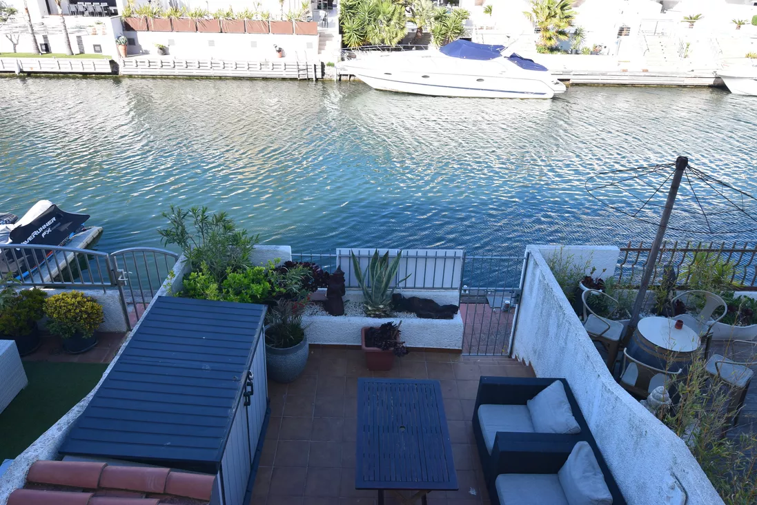 Fisherman’s house with mooring and tourist license in Empuriabrava