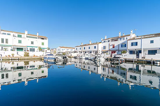 Maison de pêcheur avec amarre et licence touristique à Empuriabrava