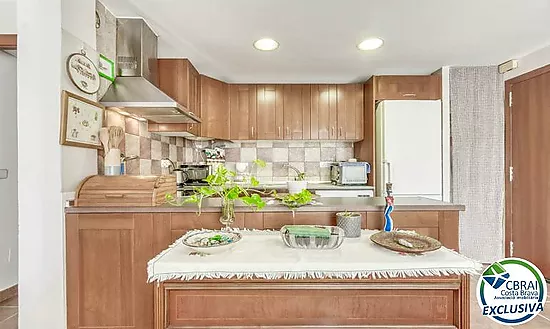 Appartement lumineux avec vue sur mer au Phare de Roses