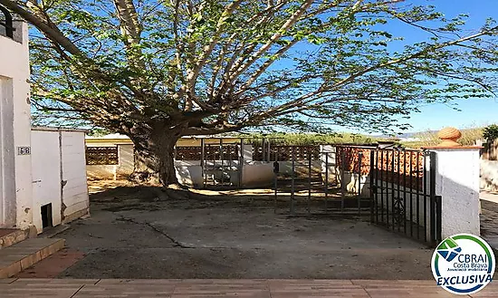 Your next project in Empuriabrava: house with garden and great potential