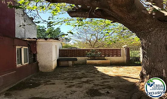 Your next project in Empuriabrava: house with garden and great potential