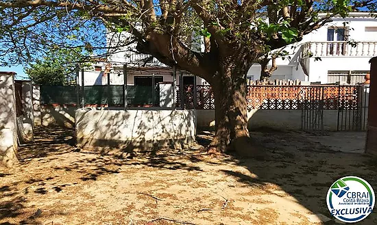 Your next project in Empuriabrava: house with garden and great potential