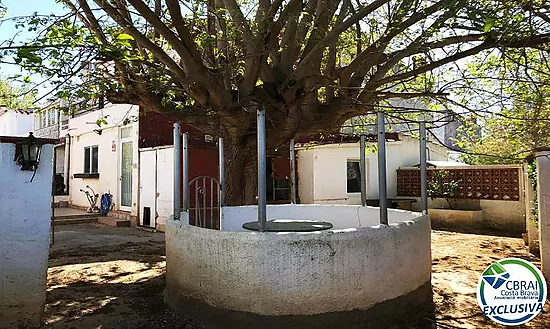 Your next project in Empuriabrava: house with garden and great potential