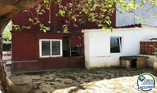 Your next project in Empuriabrava: house with garden and great potential