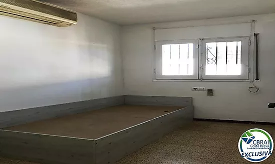 Your next project in Empuriabrava: house with garden and great potential