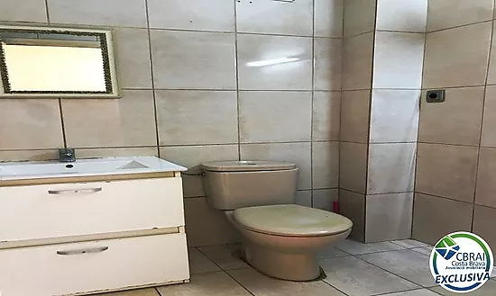 Your next project in Empuriabrava: house with garden and great potential