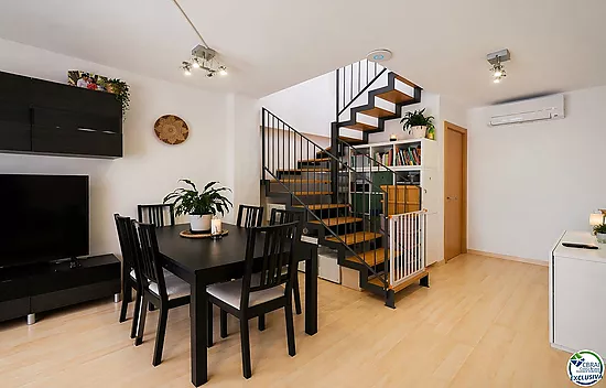 Duplex penthouse avec grande terrasse au centre de Roses