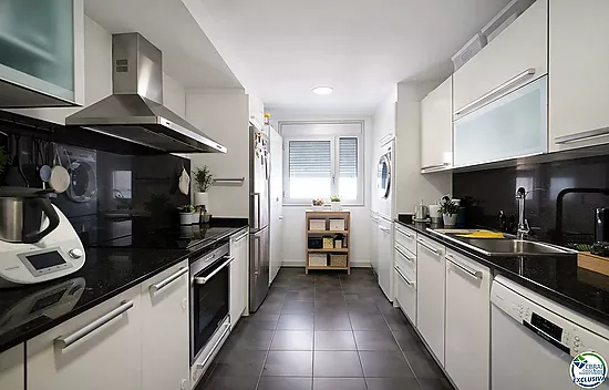 Duplex penthouse avec grande terrasse au centre de Roses