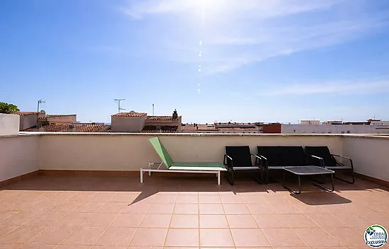 Duplex penthouse avec grande terrasse au centre de Roses