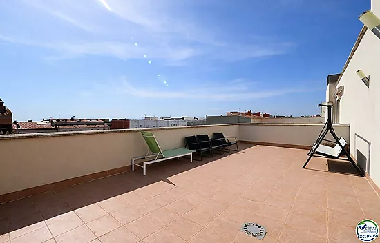 Duplex penthouse avec grande terrasse au centre de Roses