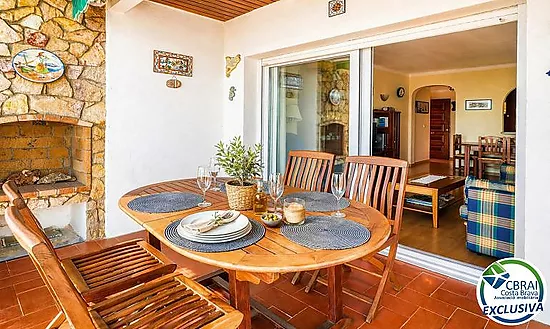 Exclusive property with panoramic views of the sea and the port of Roses