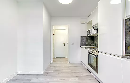 APPARTEMENT AU REZ-DE-CHAUSSÉE À EMPURIABRVA AVEC VUE SUR LE CANAL