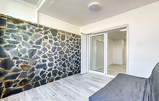 APPARTEMENT AU REZ-DE-CHAUSSÉE À EMPURIABRVA AVEC VUE SUR LE CANAL