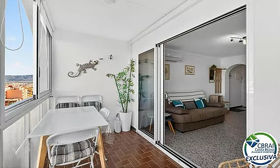 SÍLVIA Acogedor apartamento de 2 dormitorios y a 50m de la playa con licencia turística